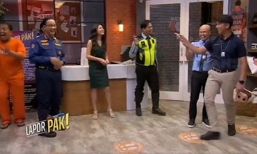 Gubernur DKI Jakarta Anies Baswedan tidak marah saat di roasting komika Kiki Saputri dalam Pengamat: Komunikasi Anies Tidak Mengesankan Perilaku Setingan