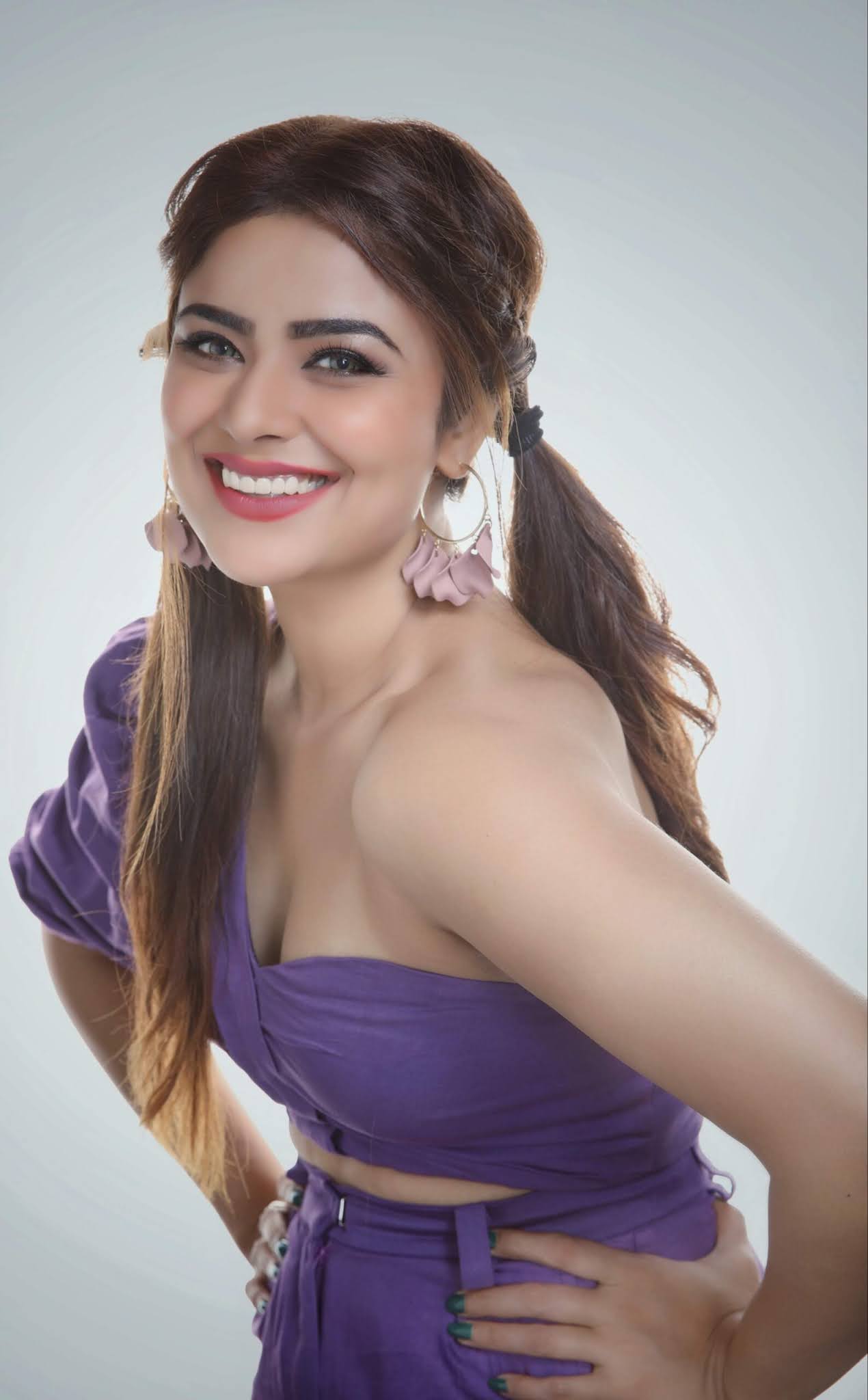 Actress Priyanka Sharma Latest Hot Photos