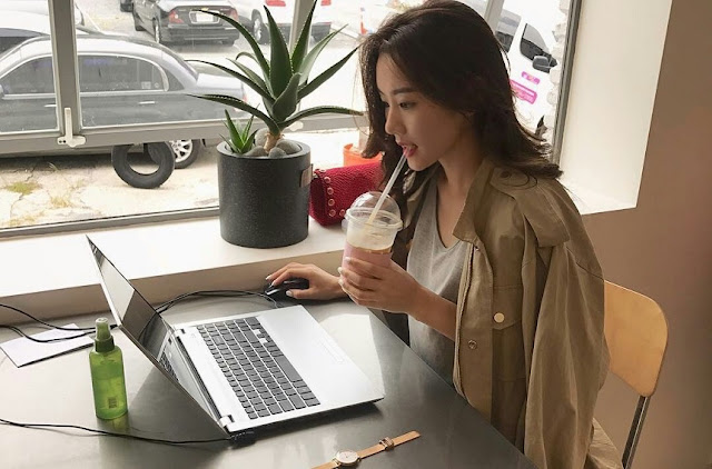 beautiful girl working laptop in cafe