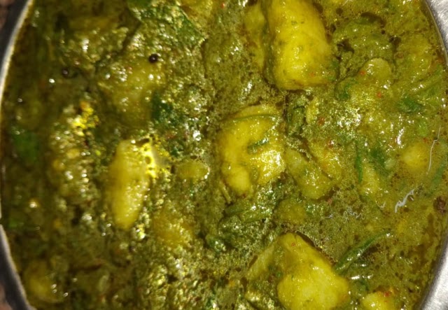 आलू-पालक की शानदार सब्जी घर पर बनाये | आलू-पालक की सब्जी हिंदी रेसेपी हब 