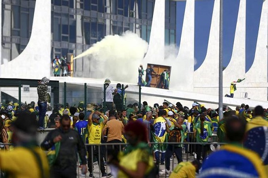 STF tem maioria para tornar réus mais 200 bolsonaristas por ataques em Brasília