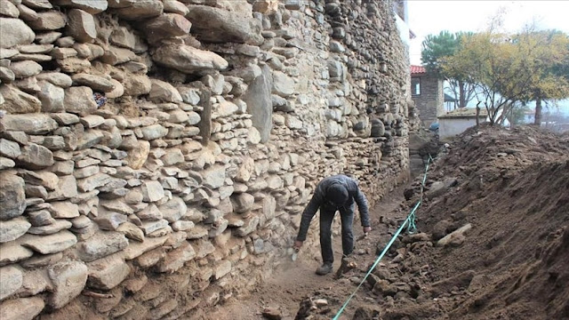 Σμύρνη: Βυζαντινό φρούριο αποκαλύπτεται σταδιακά στο Πυργίον