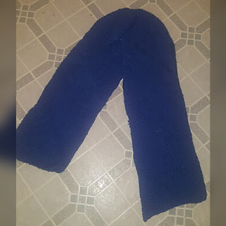 A blue scarf in an unfortunately blurry photo.