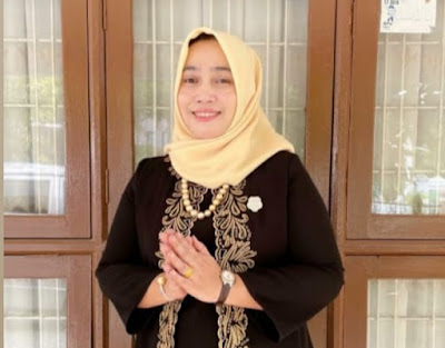 Hj Rizayati Raih Penghargaan Women Of Excellence Indonesia Award Winner 2021-2022