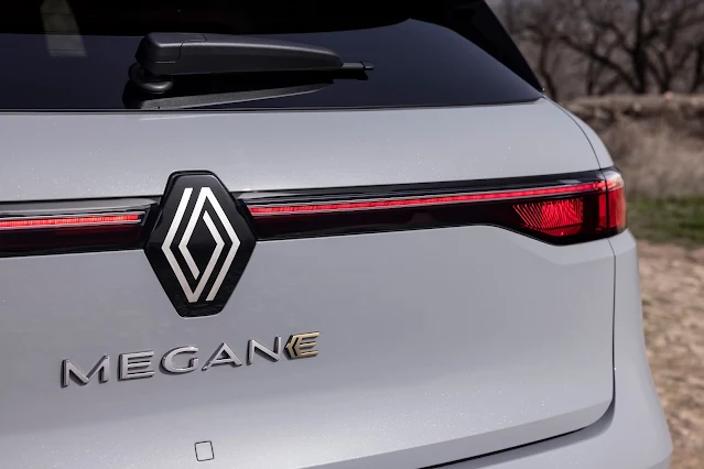 Renault Megane E-Tech Electric / AutosMk