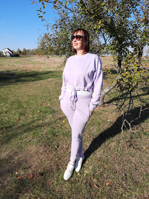 https://femmeluxe.co.uk/lilac-cropped-long-sleeve-sweatshirt-high-waisted-skinny-joggers-fleece-loungewear-set-reagan