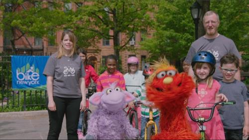 Sesame Street Episode 4502. Ovejita and Murray go to Bike Riding School.
