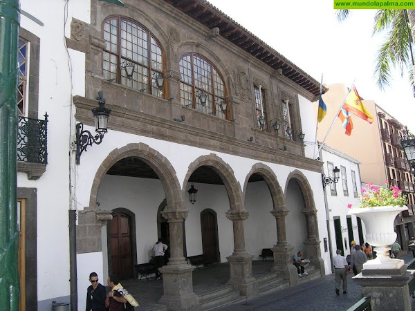 CC de Santa Cruz de La Palma exige al Ayuntamiento que reparta de una vez el material donado por los ciudadanos para los afectados por el volcán