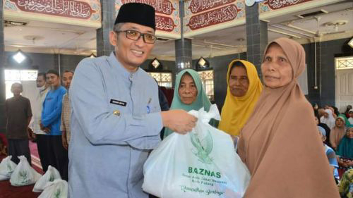 485 Mustahik di Padang Utara Terima Bantuan Sembako Baznas, Wako Hendri Septa: Semoga Bermanfaat!