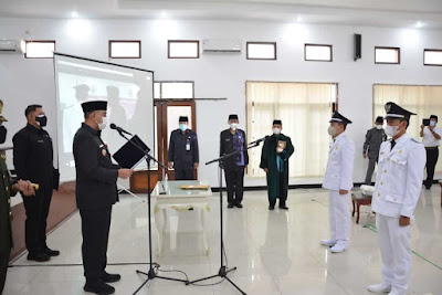 Keduanya adalah Kepala Desa Desa Lengkong Kulon Kecamatan Pagedangan, Muhamad Sohib, dan Kepala Desa Parahu Kecamatan Sukamulya, Mohamad Yopi Koslaniyudin.