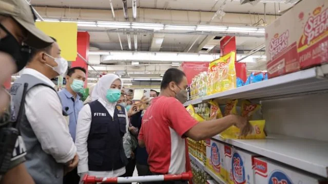 Bak Sulap, Deretan Minyak Goreng Muncul di Super Market di Palembang Usai Kebijakan HET Dicabut
