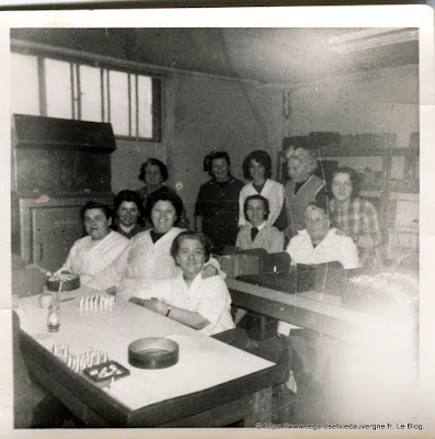 photo de famille noir et blanc : femmes au travail