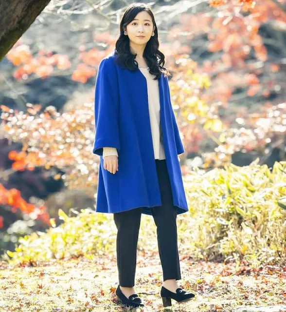 Princess Kako wore a blue wool coat. Princess Mako moved to the US after getting married to Kei Komuro. Crown Princess Kiko