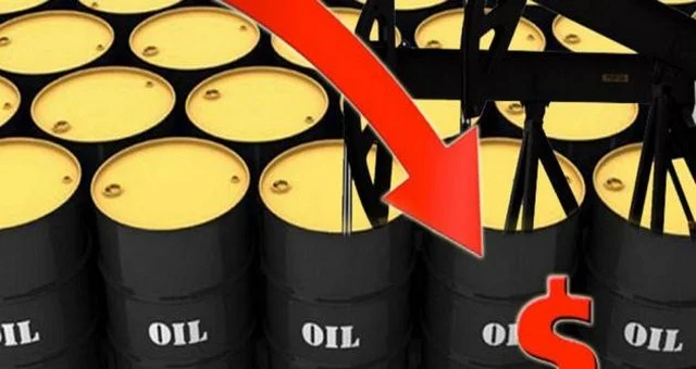 السبب تسجيل أسعار النفط أكبر انخفاض لها منذ أكثر من شهر