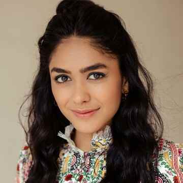 Mrunal Thakur Image