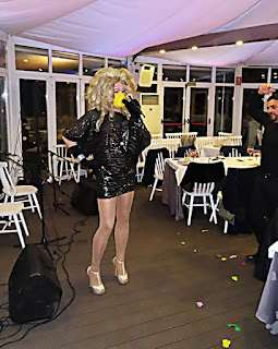 Drag queen Gabrielle actúa en restaurante Butarque. Leganés.