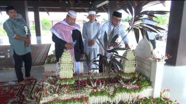 Usai Salat Id, Wabup Tanbu Kurban Sapi dan Ziarah ke Makam Orangtua 