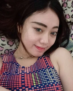 99 Potret Menarik Selebgram cantik Indonesia Berwajah Imut Della Aprilia instagram