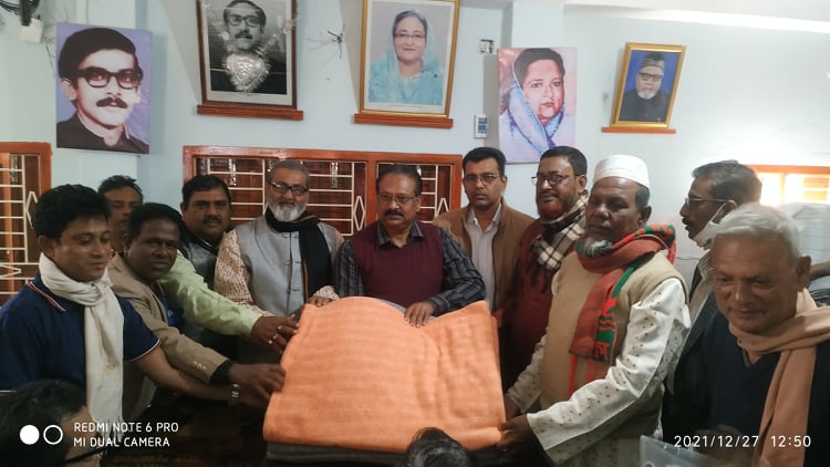 পাইকগাছায় বঙ্গবন্ধু ভ্রাতুষ্পুত্র শেখ হেলাল উদ্দীনের প্রদত্ত কম্বল বিতারণ