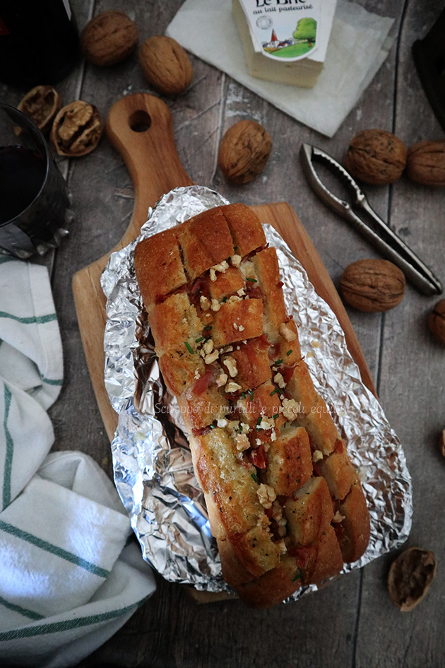 Pane farcito con prosciutto crudo, Brie e noci