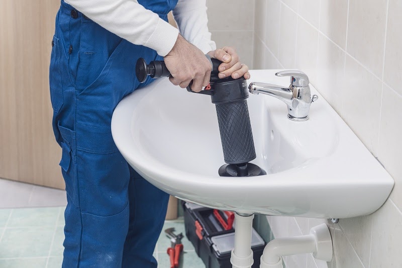 Why you should hire an emergency Plumber?