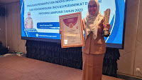 Direktur RSJ Provinsi Nuyen Meutia Fitri Melalui Aplikasi RoJaNa Raih Nilai Kematangan Tertinggi 2023 Terima Penghargaan Inovasi Perangkat Daerah