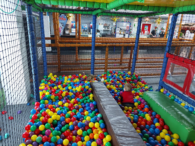 Round the Twist Benton Soft Play Review  - toddler area