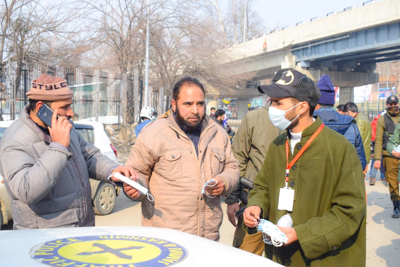 Amir Rashid Wani : Social Activist who is becoming a helping hand towards the underprivileged people of kashmir