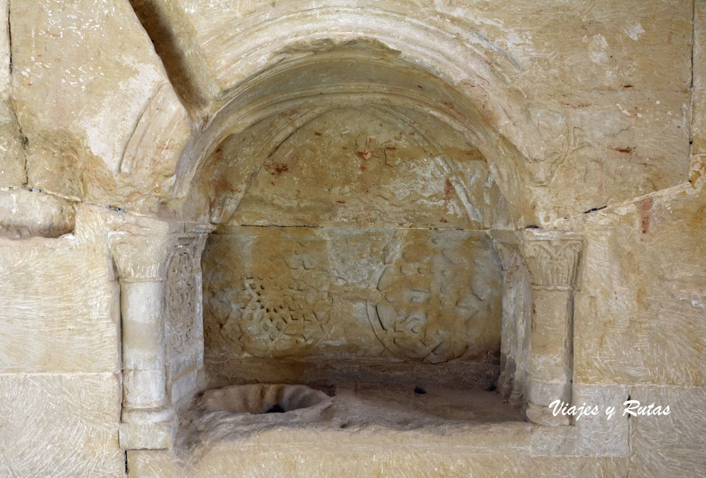 Lavabo de la Capilla Mayor de la iglesia de Monsalud