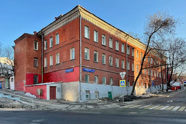 Красноказарменная набережная, Самокатная улица, общежитие (здание построено до 1917 года)