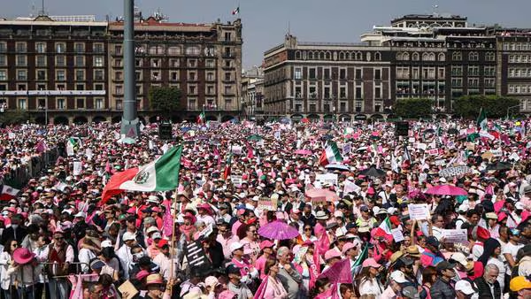 Coordenadas Políticas/Martín Aguilar/Todo se pinto de rosa