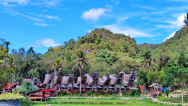 Ke'te' Kesu', Tanah Toraja, Kuburan Batu Tanah Toraja, Negeri di atas Awan Tanah Toraja