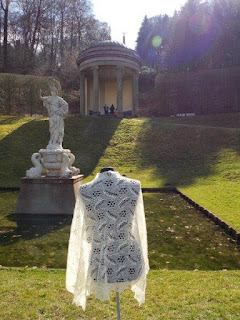 Bruidssjaals gebreide bruidssjaals bruid met gebreide wollen sjaal, shawl