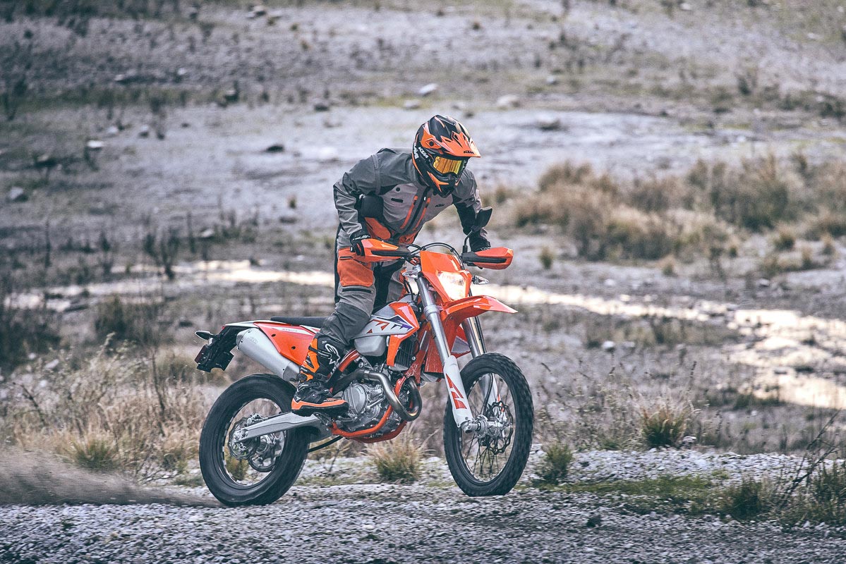 KTM has unveiled its 2023 line of enduro bikes, with the EXC and EXC-F all getting a restored Chromoly steel frame. All KTM enduro 2023 models are equipped with WP XPLOR suspension. at the front and back (with progressive suspension at the rear) and a new color scheme with some purple undertones. This new design was chosen exclusively by the designers. Paying homage to the enduro bikes of the early 90s.  Like KTM's two-stroke enduro, the 2023 uses Transfer Port Injection (TPI) technology. This reduces emissions and fuel consumption, as well as “smooth and strong transmission of power from the rear wheel to the front wheel. gently.     KTM is ready to launch a total of 5 new 2-stroke models in 2023, whether it is 150 EXC, 250 EXC, 300 EXC, 250 EXC Six Days 300, EXC Six Days.  As for the four-stroke engine, there are a total of 8 bikes, including 250 EXC-F , 350 EXC-F , 450 EXC-F , 500 EXC-F , 250 EXC-F Six Days , 350 EXC-F Six Days , 450 EXC-F Six Days , and 500 EXC-F Six Days.    The "Six Days" model is an allusion to the upcoming 2022 International Six Days Enduro. ISDE is celebrated as the oldest off-road race on the FIM calendar and this year it will host the 96th race between. 29 August to 3 September.  The new KTM enduro is slated to go on sale in May. You can see more information at KTM's website.