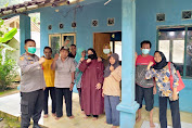 Bhabinkamtibmas dan Babinsa di Cisompet Monitoring Vaksinasi Door To Door Lansia