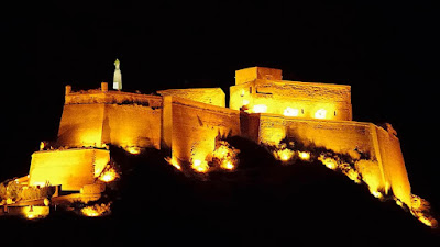 Castillo de Monzón de noche nueva entrada blog de Espíritu Templario octubre 2021 imagen dos
