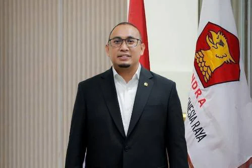 Keliling Sumbar, Andre Rosiade Sebar Bantuan Miliaran, Ambulans dan Ribuan Sembako