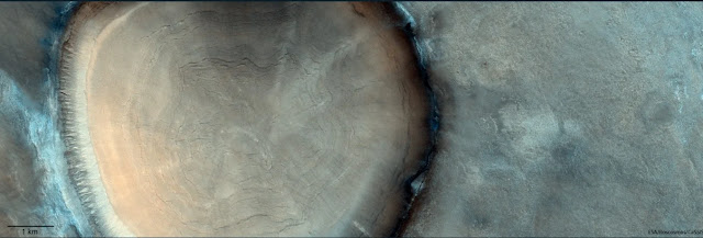 Los anillos del interior de un cráter marciano revelan su antigua historia