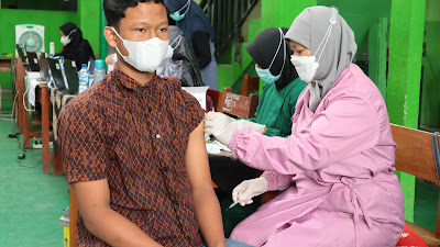 SMK VIP Ma'arif Kemiri Gelar Vaksinasi Dosis Kedua