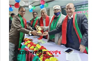 সাংবাদিকতায় বিশেষ অবদানের স্বীকৃতি স্বরূপ সন্মাননা ক্রেষ্ট ও সনদ পেলেন বাঘার সাংবাদিক লতিফ মিঞা||rajshahirdorpon24