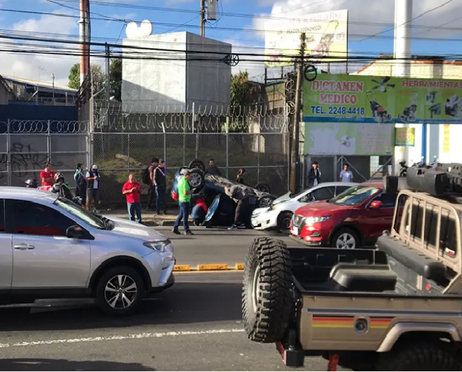 Costa Rica: Choque entre dos carros, en La Uruca