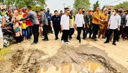 Jokowi Ambil Alih Perbaikan Jalanan Rusak Lampung, Kader Demokrat: Semua Gara-Gara Jokowi Bangun Tol