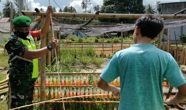 Lakukan Komsos, Babinsa Yudi Teguh Ajak Warga Desa Tanjung Menjaga Kebersihan Lingkungan