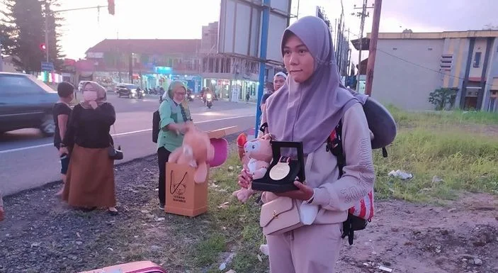 Lagi! Peraih Emas PON Pulang dari Papua ke Ciamis Naik Angkutan Umum