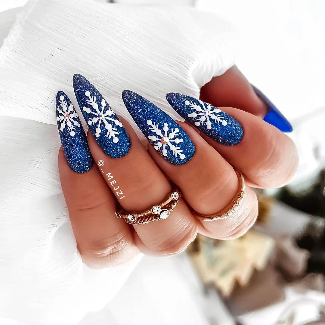 Blue snow flakes nail design