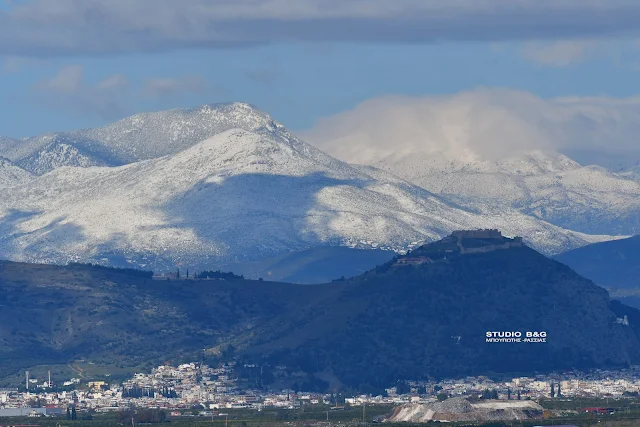 Λευκά τα βουνά από τα χιόνια - Δώρο της φύσης σε κατοίκους και επισκέπτες της Αργολίδας