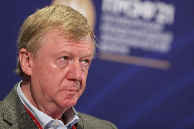 El alto funcionario del Kremlin Anatoli Chubais renunció y abandonó Rusia por la invasión a Ucrania