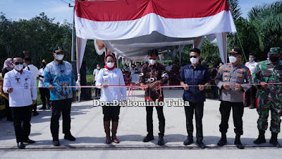 Bupati Tulang Bawang Winarti Resmikan Jembatan Way Badar 1 dan Taman Padiku