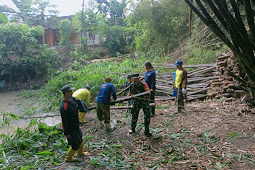 Koramil Trucuk Kerja Bhakti Membersihkan Rumpun Bambu Bersama BBWS dan Warga