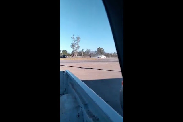Video: En Sonora este es el momento en el que a plena luz del día y frente a una Comisaría se registra un brutal ataque armado en la frontera con un saldo rojo.